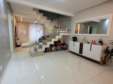 Casa a Venda 3 suites c/ Piscina 5 vagas. Cond. Res.Sunville