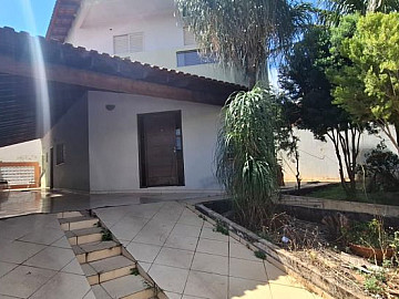 Sobrado com 4 Dormit�rios sendo 1 Su�te para LOCA��O
